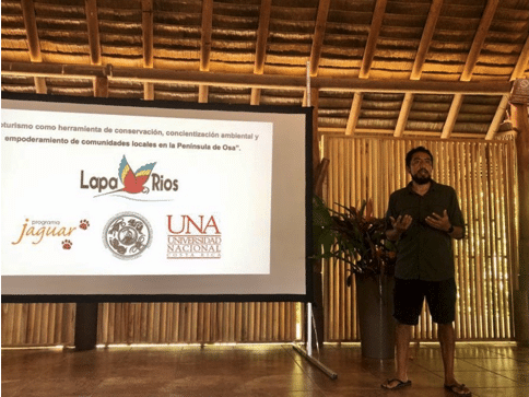 Our team delivering a talk about the project to Lapa Ríos staff.